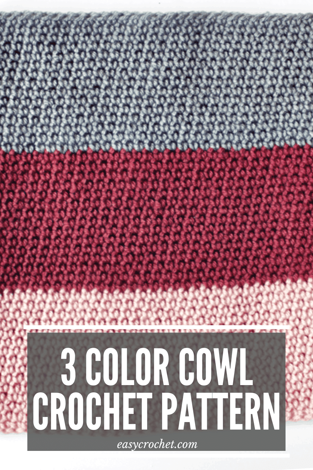 Crochet this color blocked cowl with this FREE CROCHET PATTERN! via @easycrochetcom