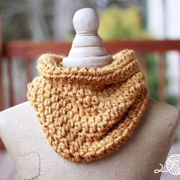 Free Crochet Pattern for a Chunky Cowl - Easy Crochet