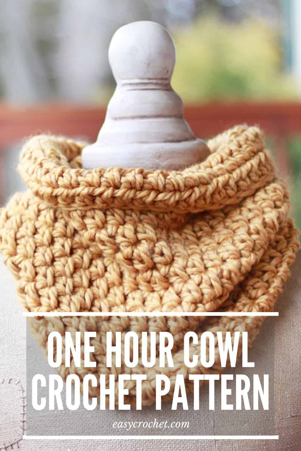 Make this beginner-friendly one hour cowl with our FREE crochet pattern for a chunky cowl! Uses only ONE stitch! Make one today! via @easycrochetcom