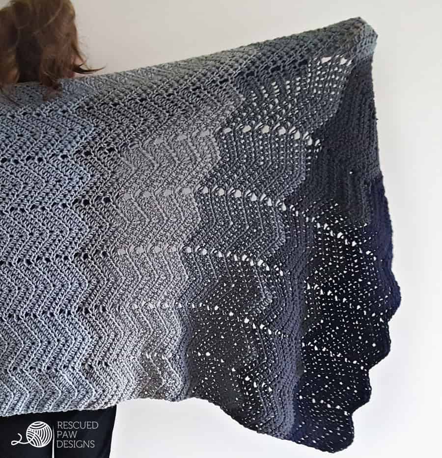Ombre Ripple Crochet Blanket Pattern www.easycrochet.com Click to Read or Pin and Save for Later!