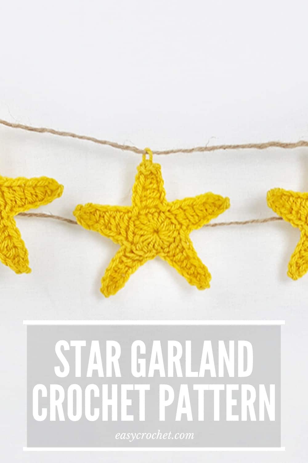 Free Crochet Star Pattern to make Garland with! Beginner-Friendly and easy to crochet! via @easycrochetcom