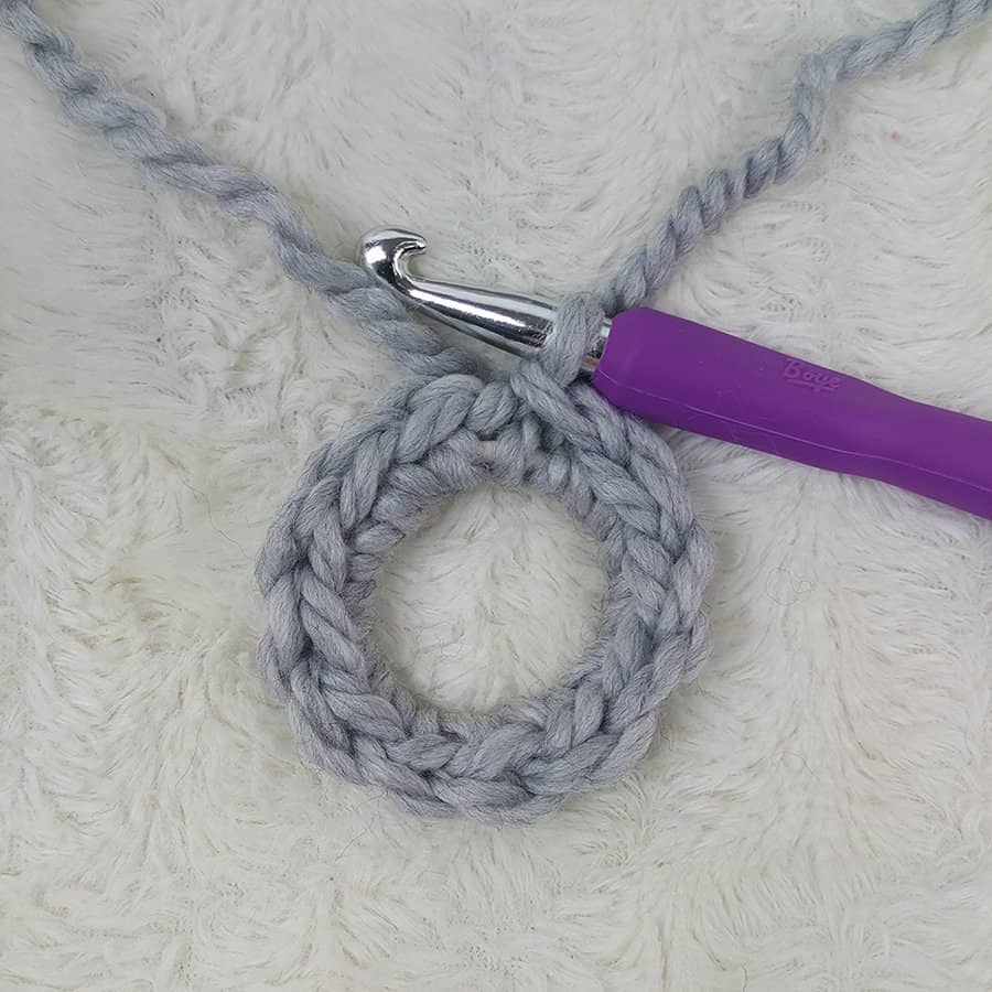 How to attach yarn to a hair tie in crochet