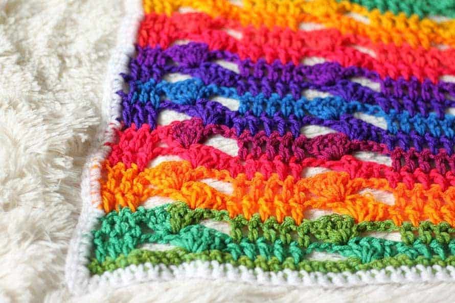 Free Rainbow Cluster Crochet Blanket - Great for Beginners! www.easycrochet.com