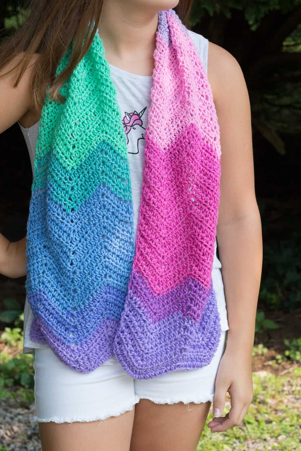 crochet scarf with variegated yarn