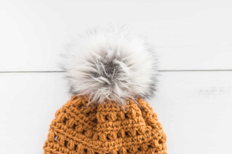 Crochet Beanie Hat with Pom Pom (Free Pattern)