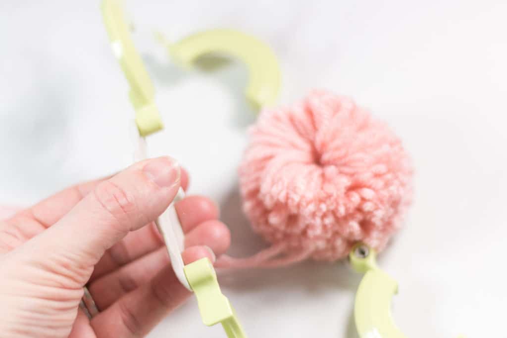 Clover Pom Pom Maker Tutorial