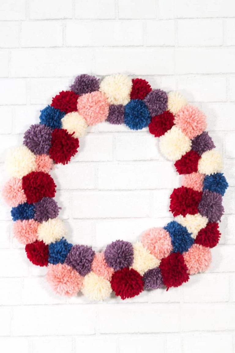 Yarn Pom Pom Wreath DIY Tutorial