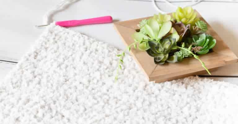 How to Crochet an Easy Crochet Bath Mat (Free)