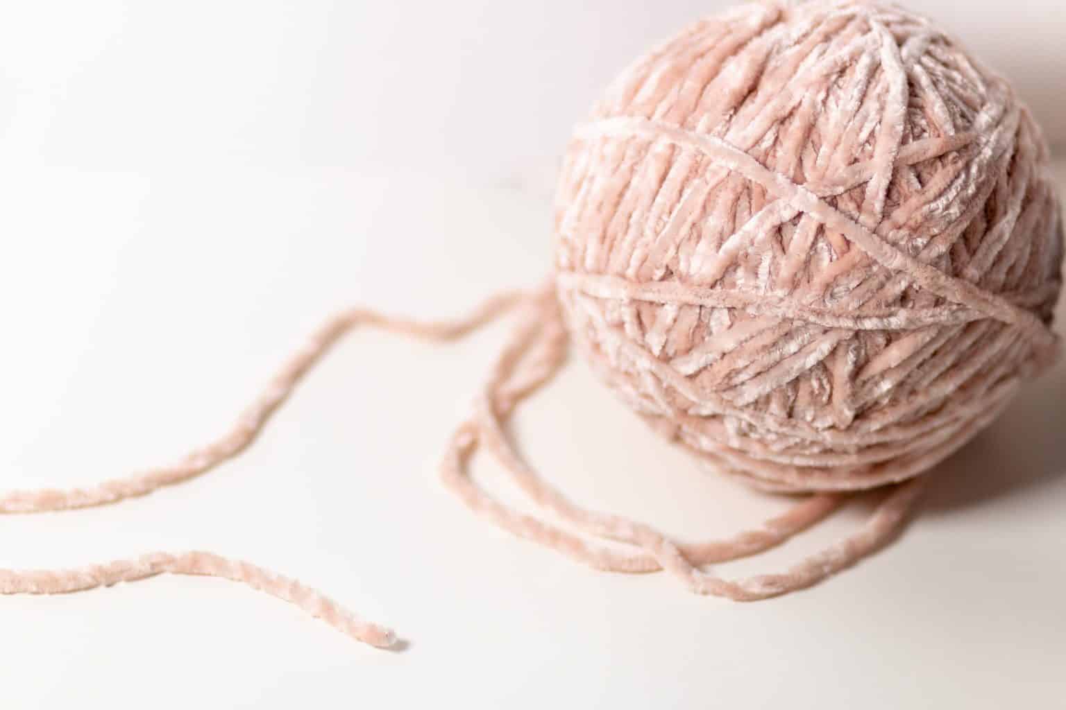 Bernat Velvet Yarn 100% Polyester Luxuriously Soft for Velvety Projects for  Home Knit, Crochet, Lush Blankets or Statement Pillows -  Hong Kong