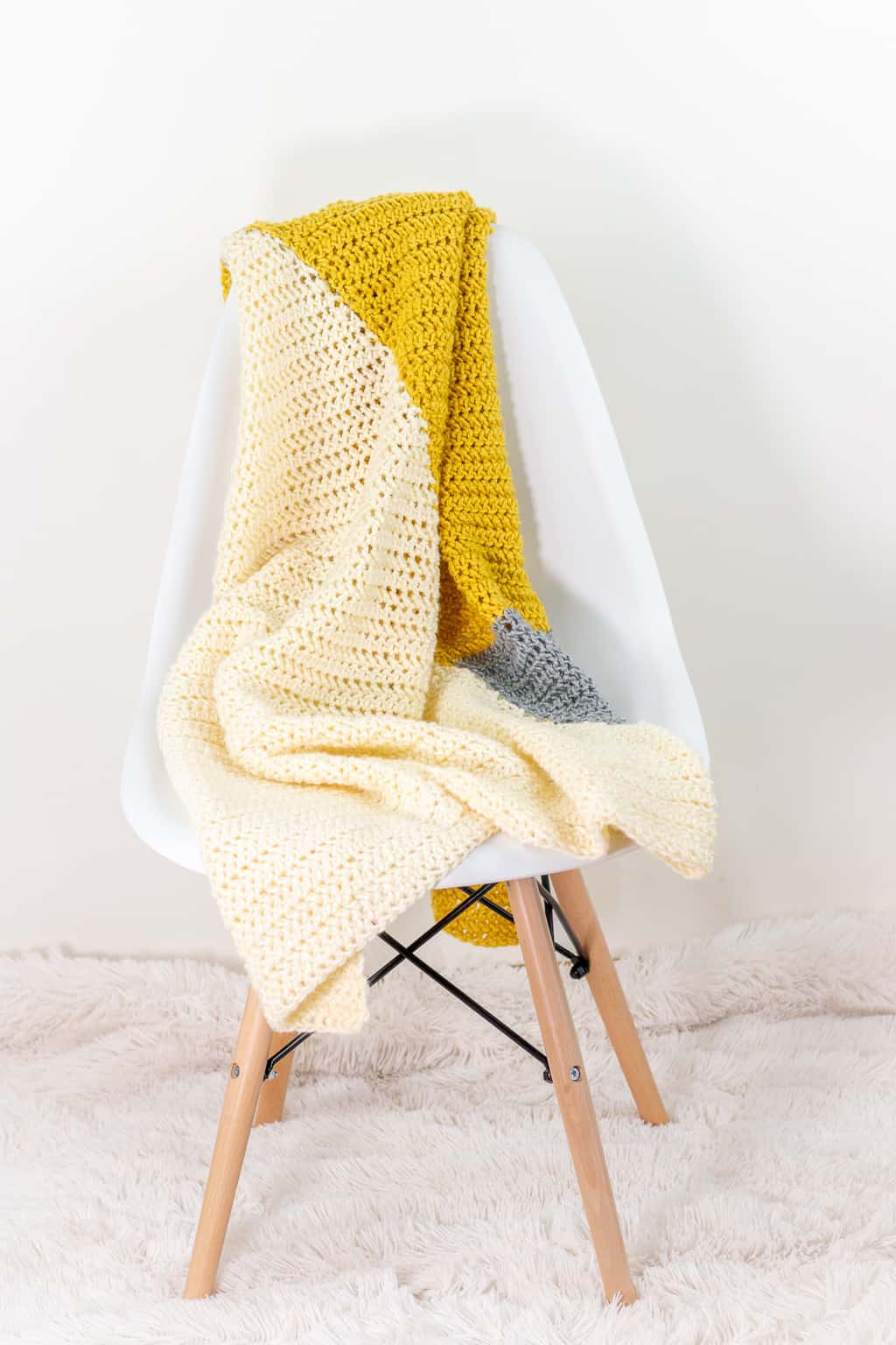 Modern Triangle Crochet Baby Blanket Pattern