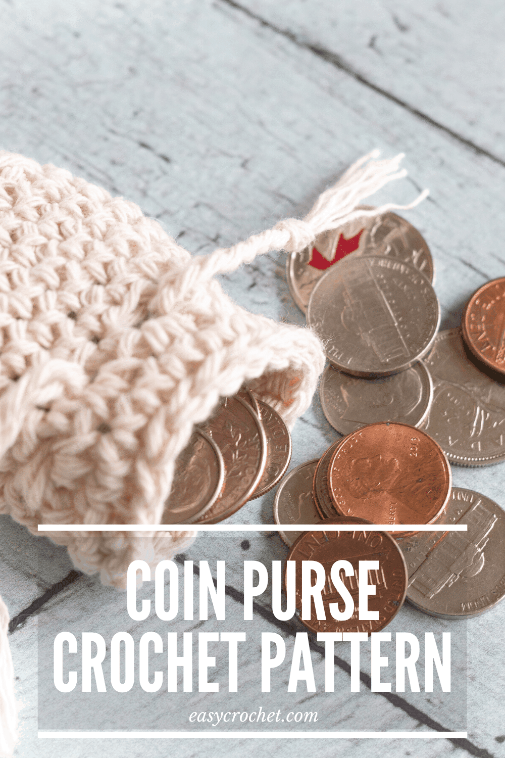 Crochet Coin Purse Pattern - Learn to crochet this coin purse with our free crochet pattern. via @easycrochetcom