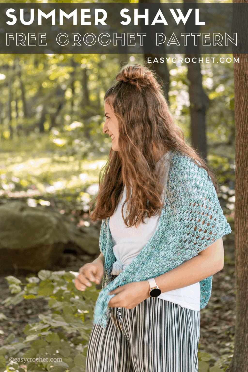 Summer Crochet Shawl Pattern - Lightweight Wrap pattern that is perfect for a cool Summer Evening via @easycrochetcom