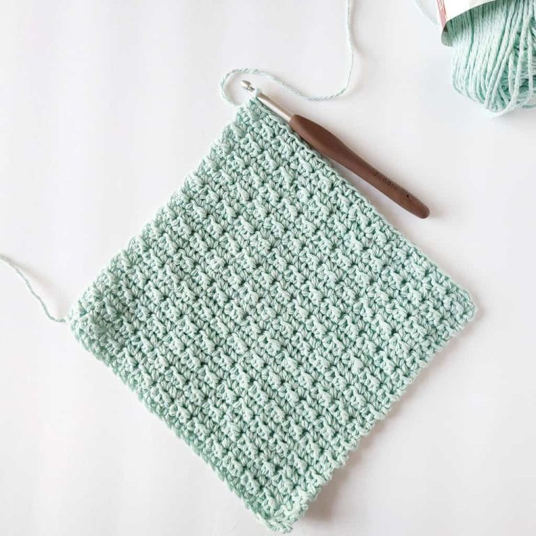 The Best Beginner Easy Crochet Washcloth Pattern to Make