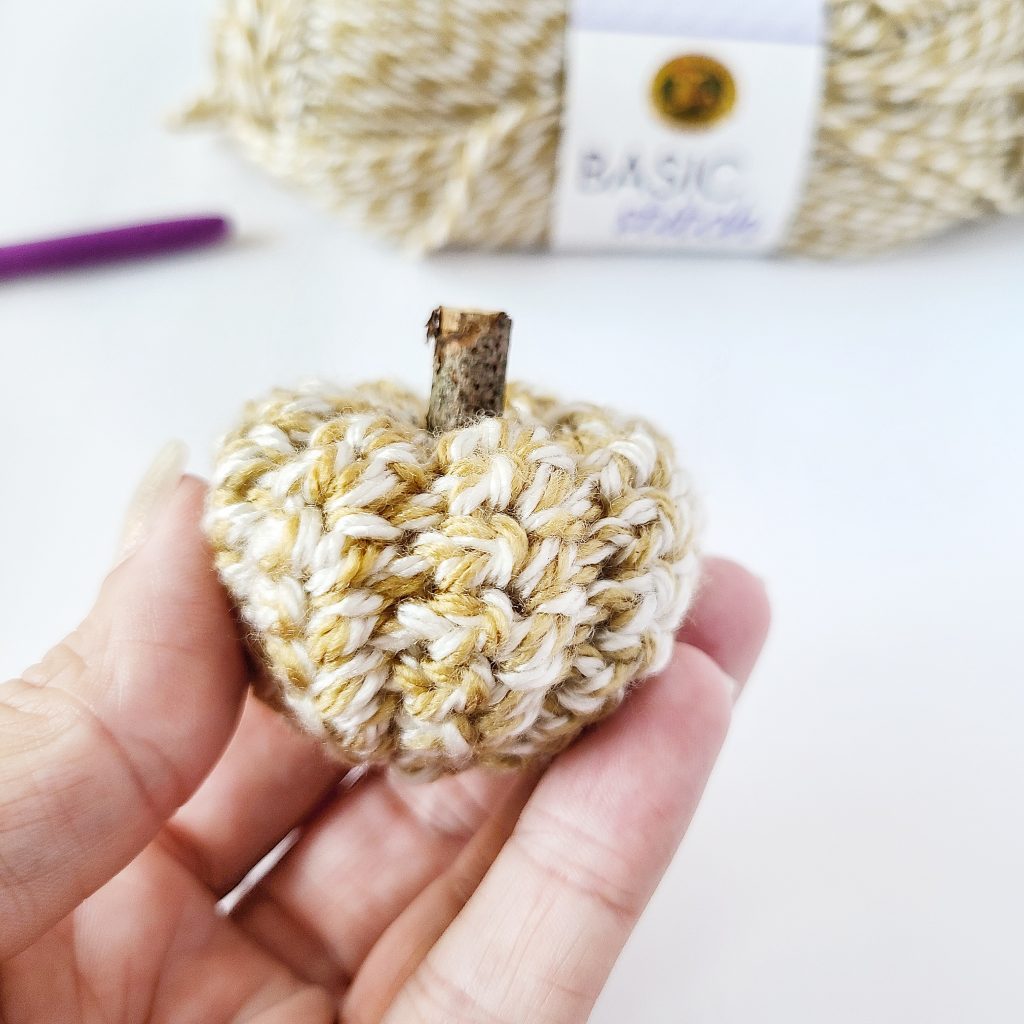 how to crochet mini pumpkins