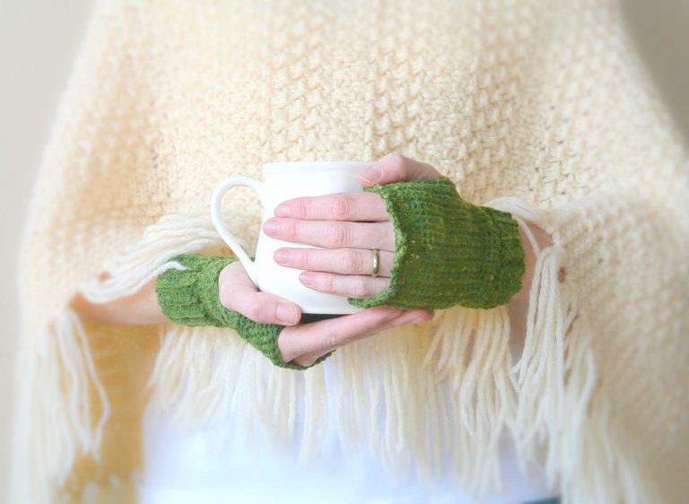 15 Crochet Patterns for Fingerless Gloves (All Free!)