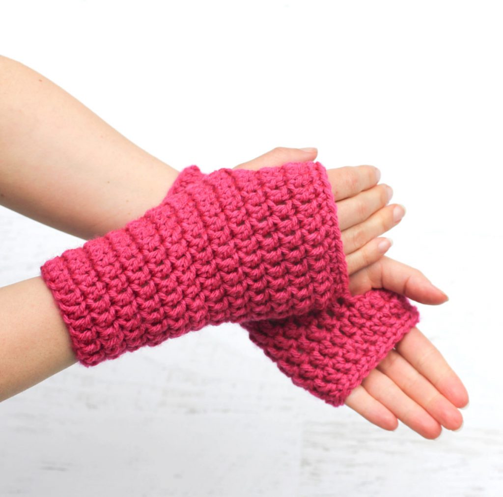 Quick & Easy Crochet Fingerless Gloves - FREE Pattern + Video Tutorial -  Hayhay Crochet