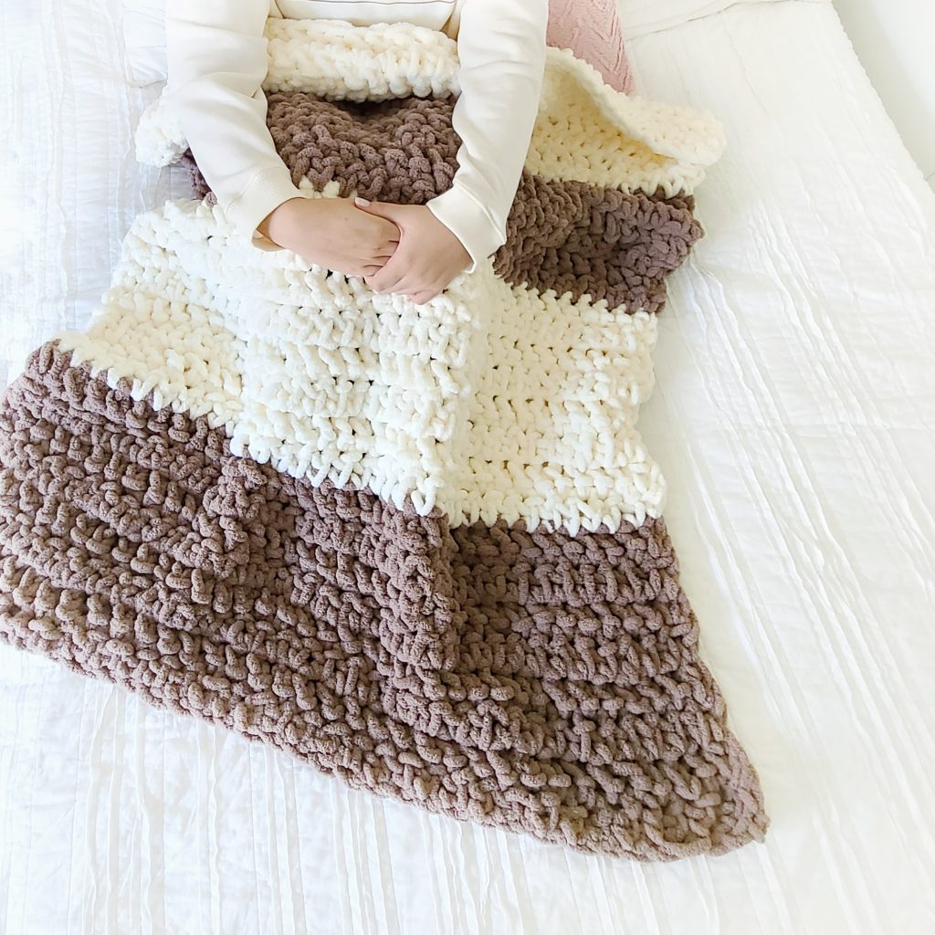 Beginner Knit Throw with Bernat Blanket Yarn 