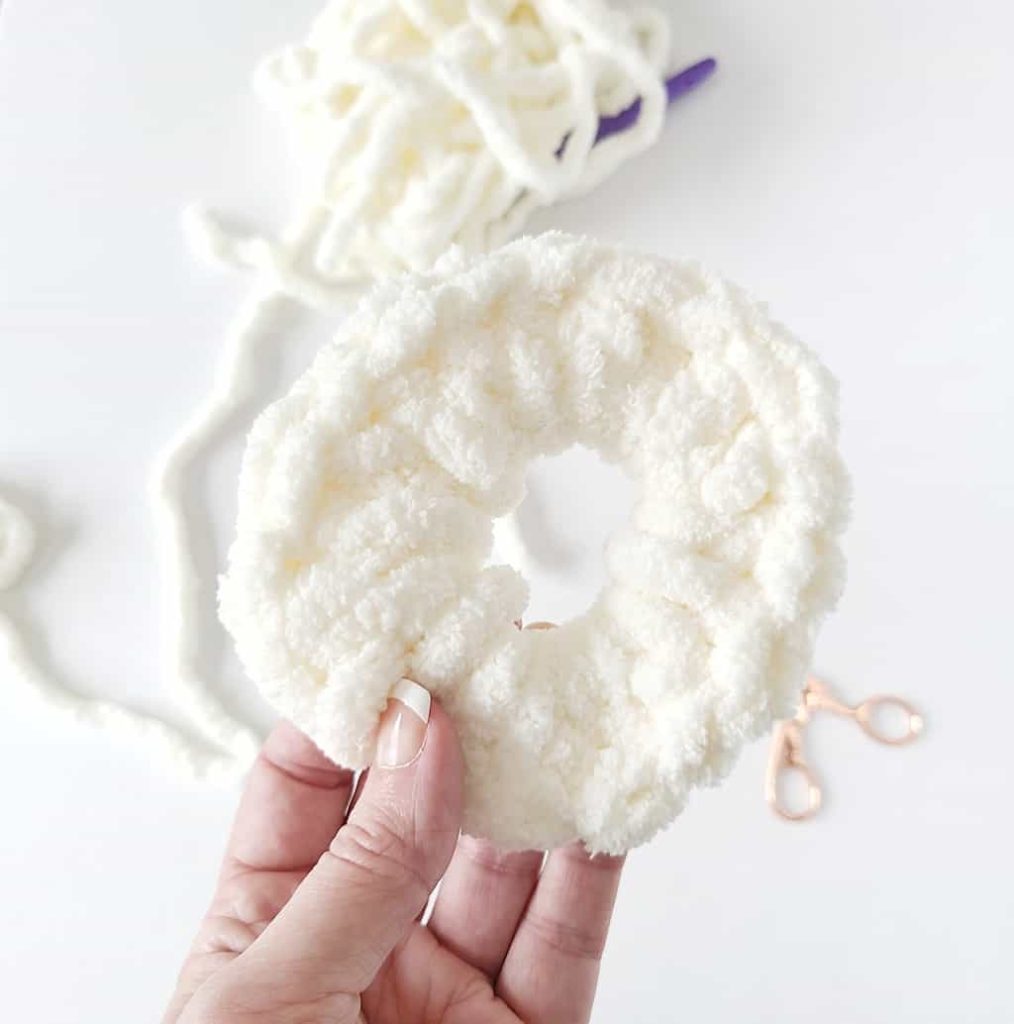 chunky crochet scrunchie