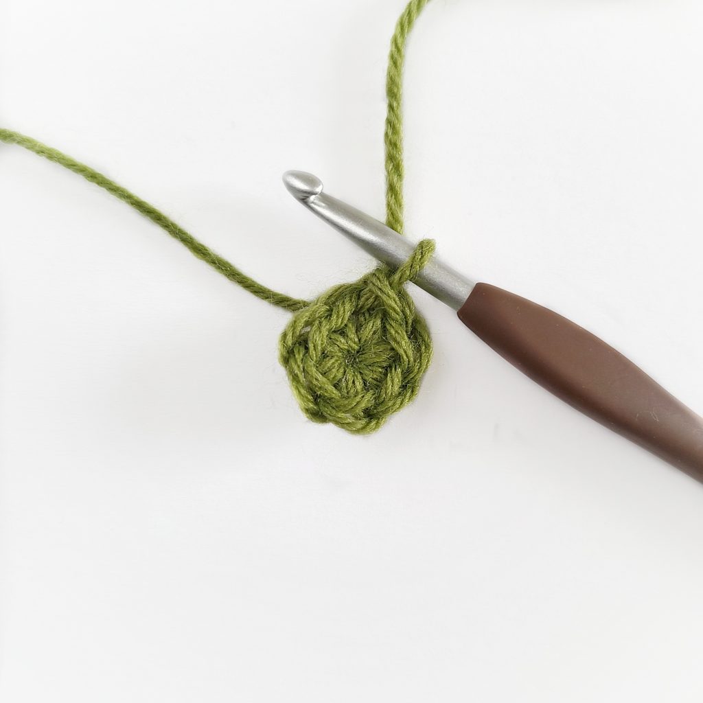 How to Crochet a Four Leaf Clover 