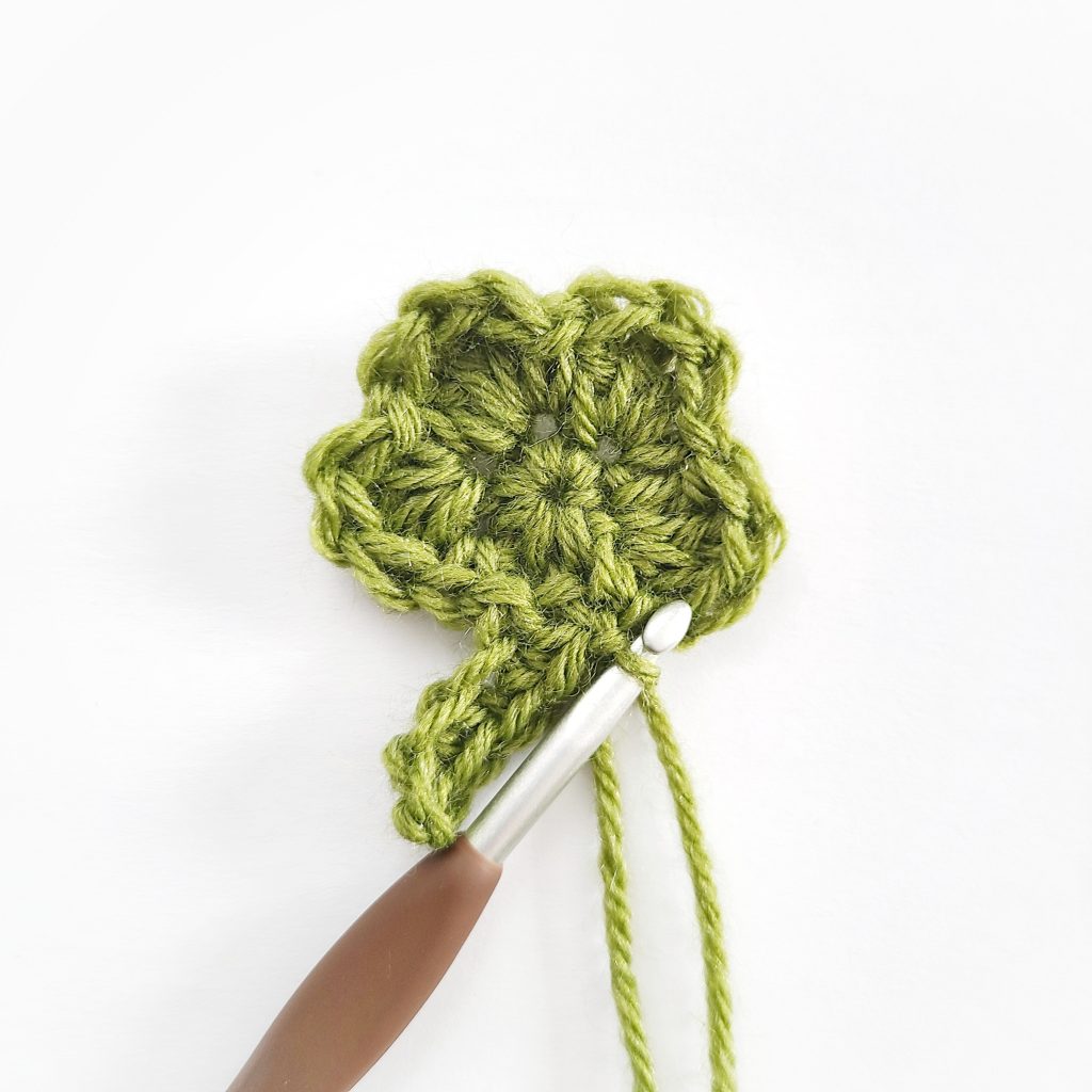 3 Minute Four Leaf Clover Crochet Pattern - Sparkles of Sunshine