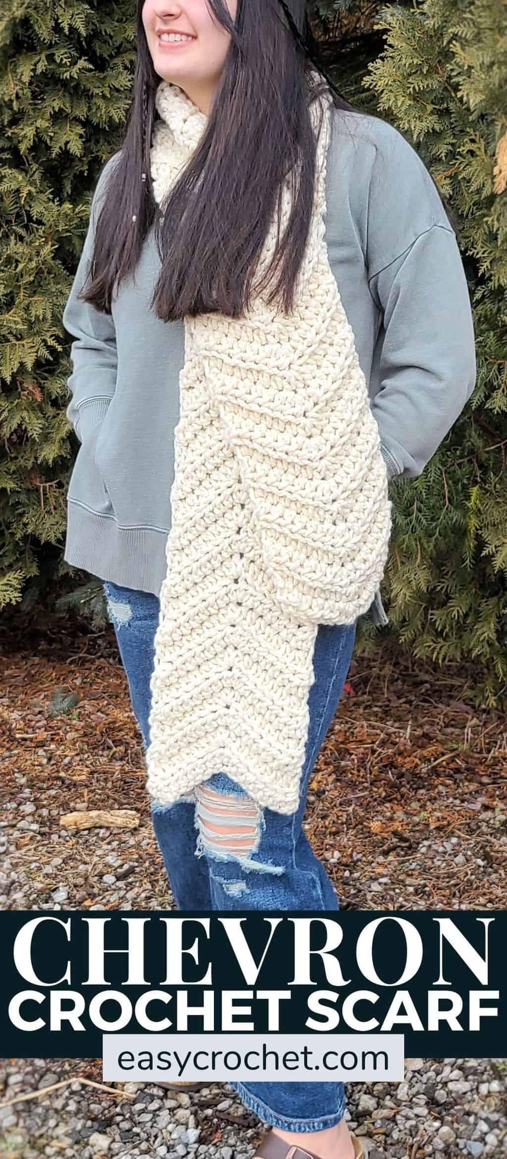 Josie Chunky Crochet Scarf Pattern via @easycrochetcom