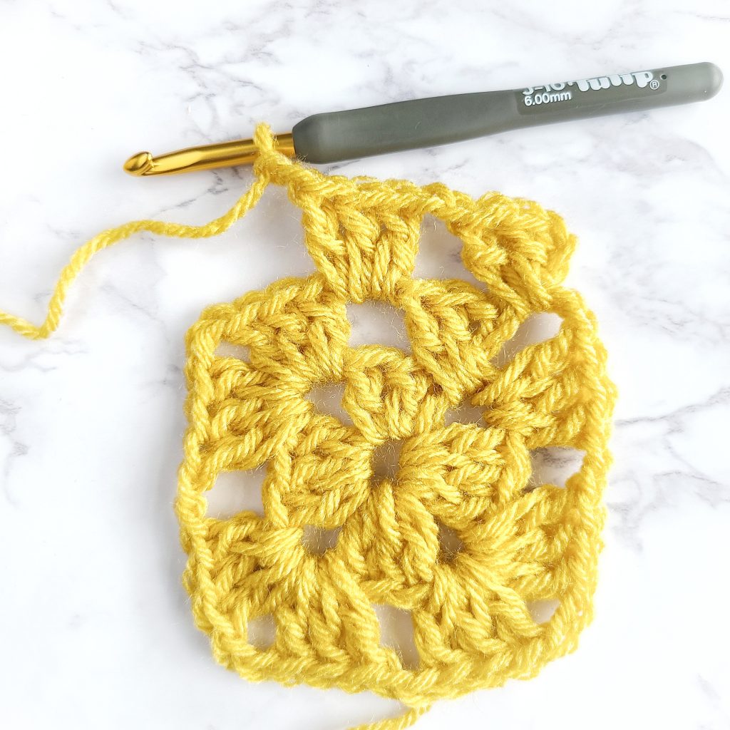 How to Crochet a Granny Square for ABSOLUTE BEGINNERS 