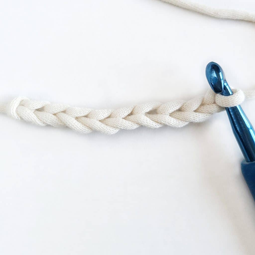 foundation chain of a single crochet row