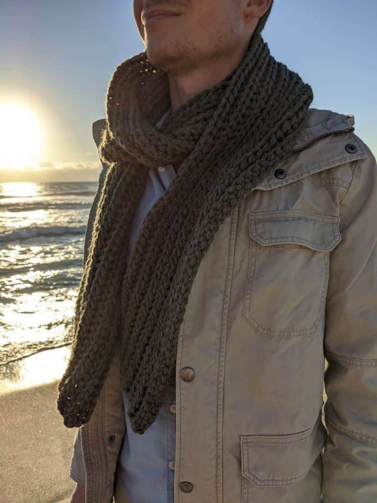 Classic Ribbed Men’s Crochet Scarf