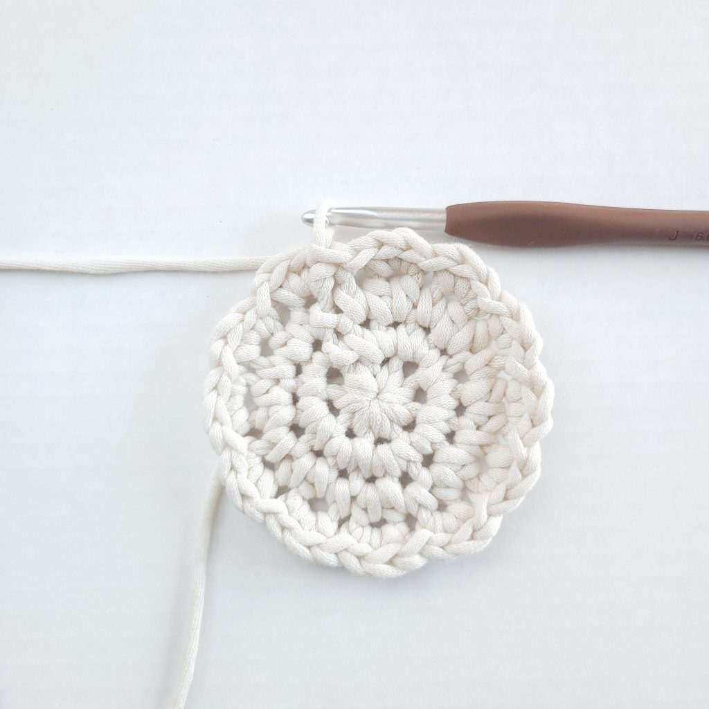 Small Quick Win Crochet Projects  FREE Pattern Roundup - sigoni