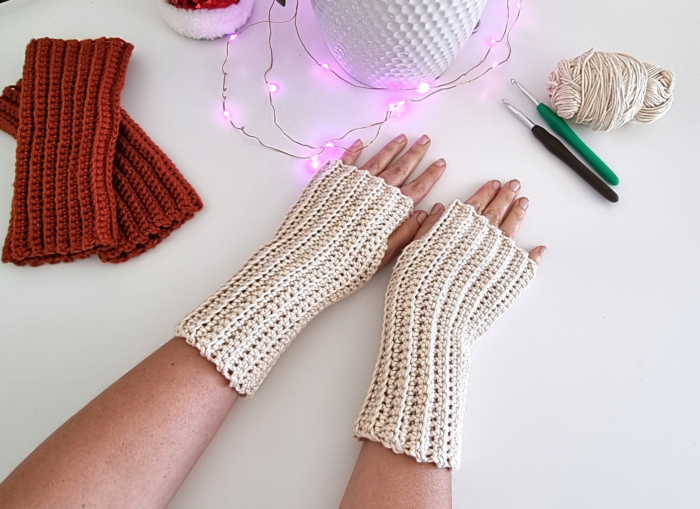 crochet fingerless gloves with bow