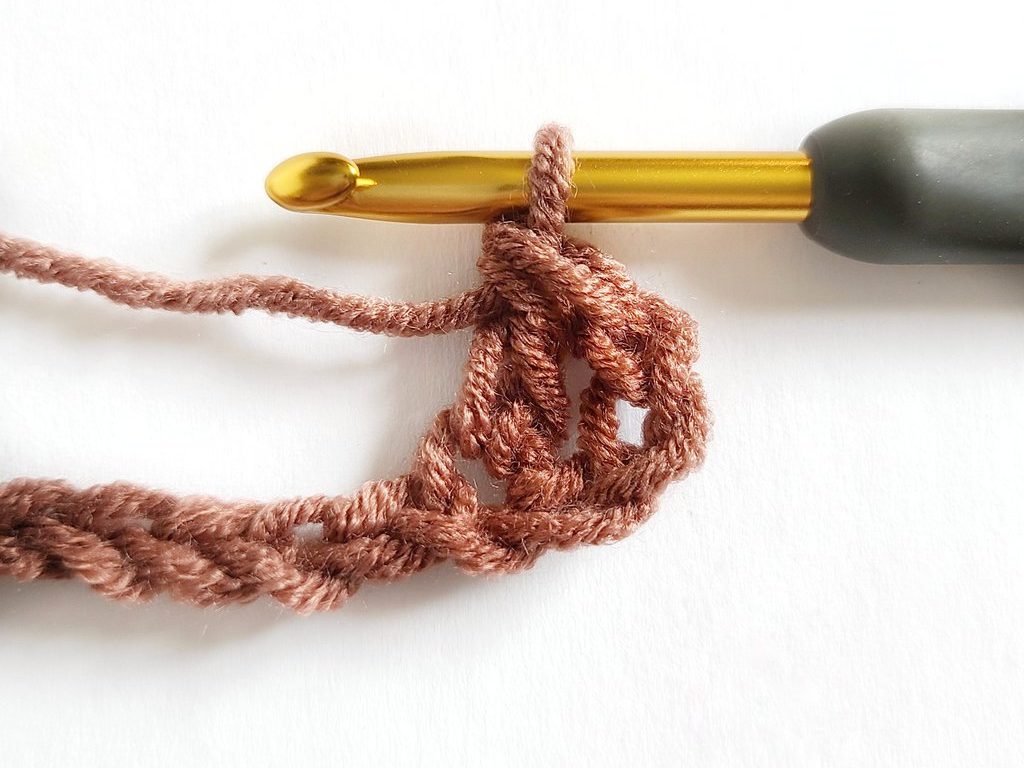 How to Crochet the Double Crochet Stitch (dc) for Beginners