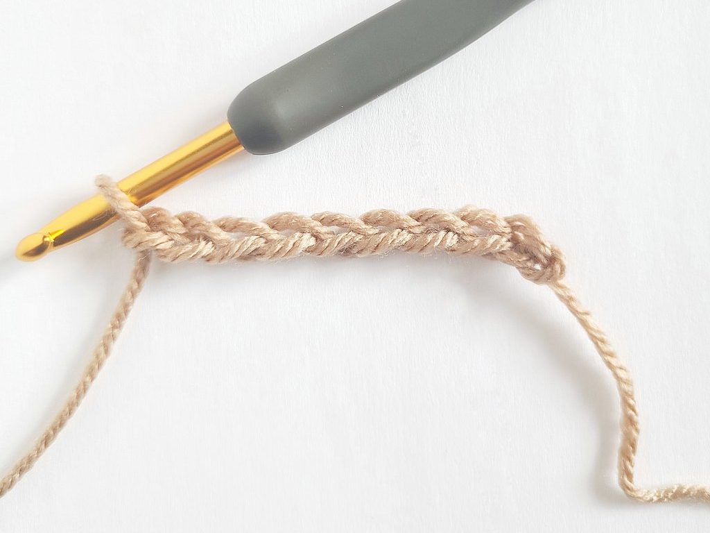 Learn the Crochet Chain Stitch - Easy Crochet Patterns