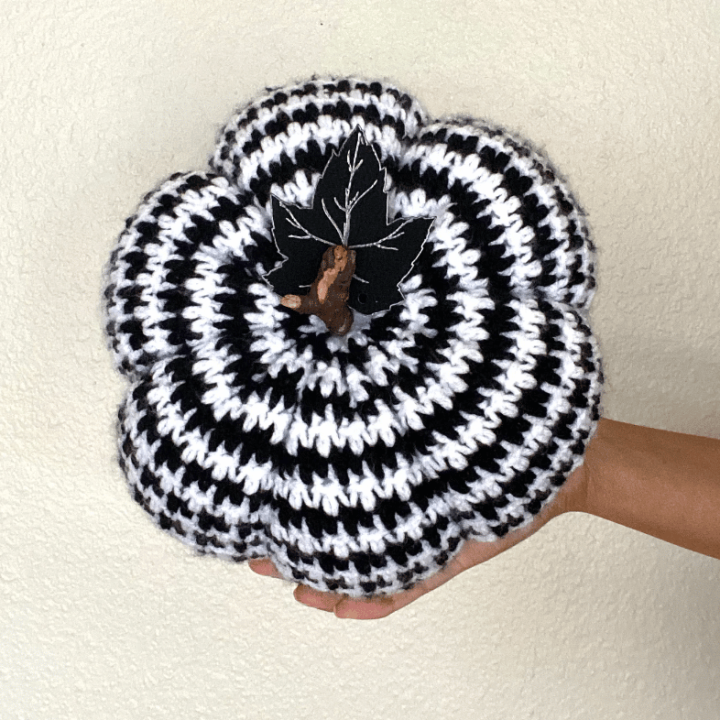 Image for The Houndstooth Pumpkin Crochet Pattern (Paid)