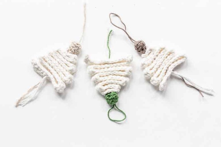 13 DIY Easy Yarn Ornaments for Christmas