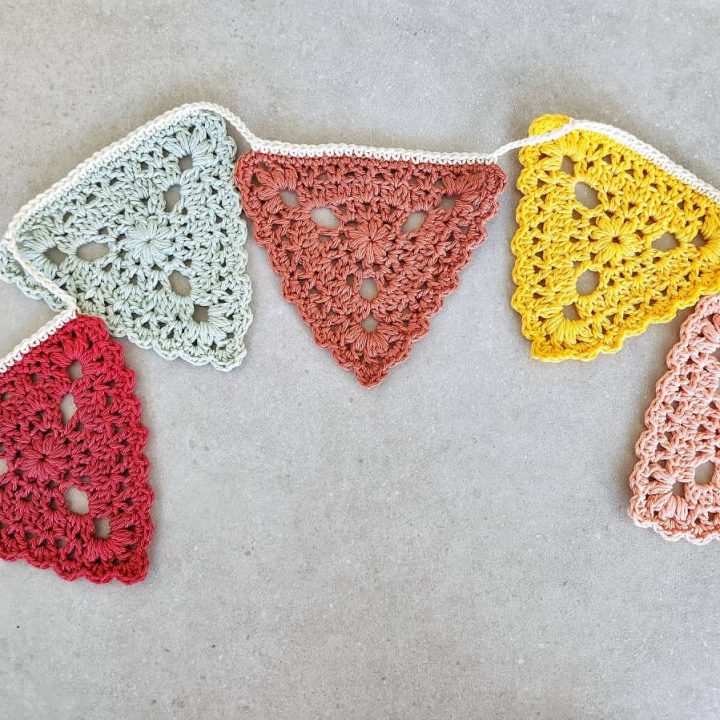 Image for Floral Crochet Triangle Bunting Pattern (Free)