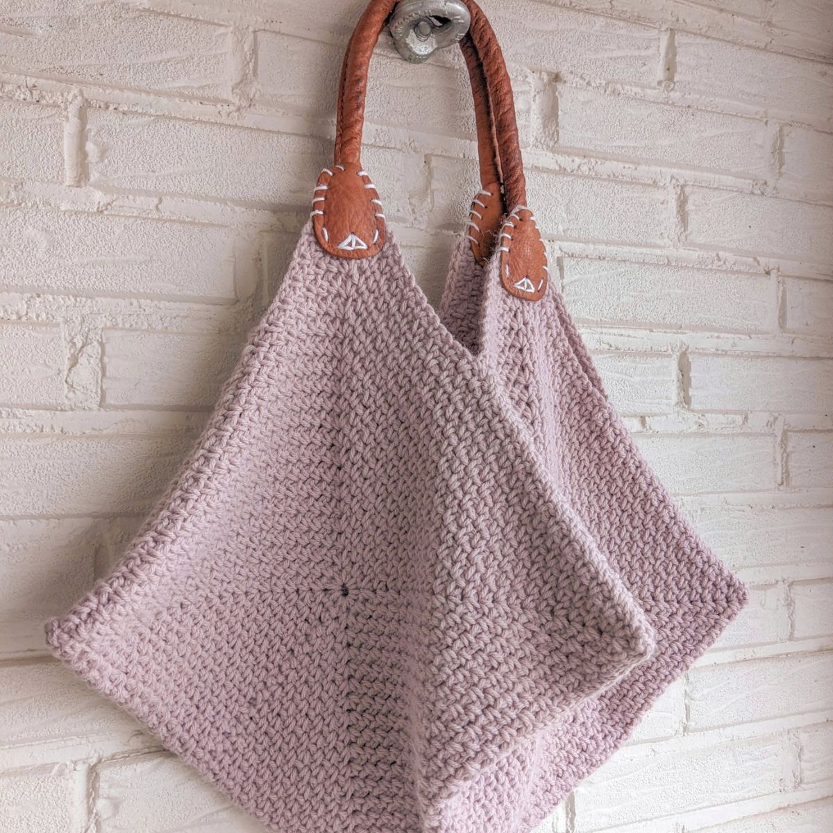 How To Crochet A Heart Purse in 2023  Crochet handbags patterns, Crochet  stitches for beginners, Valentines crochet